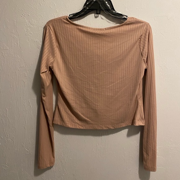 No Comment Beige Long Sleeve Crop Top Size: Medium - Picture 2 of 3